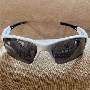In Style Sporty Sunglasses